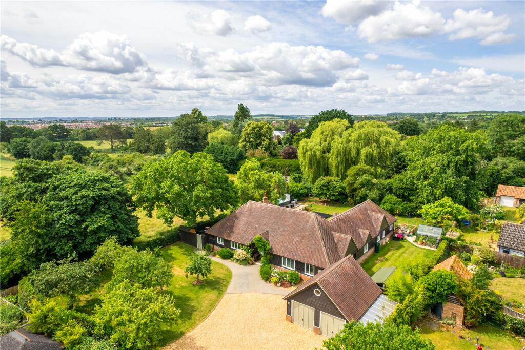 4 bedroom detached house for sale in Main Road, Biddenham, Bedfordshire