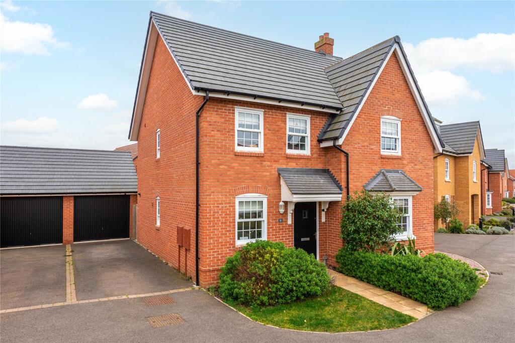 4 bedroom detached house for sale in Denby Rise, Great Denham