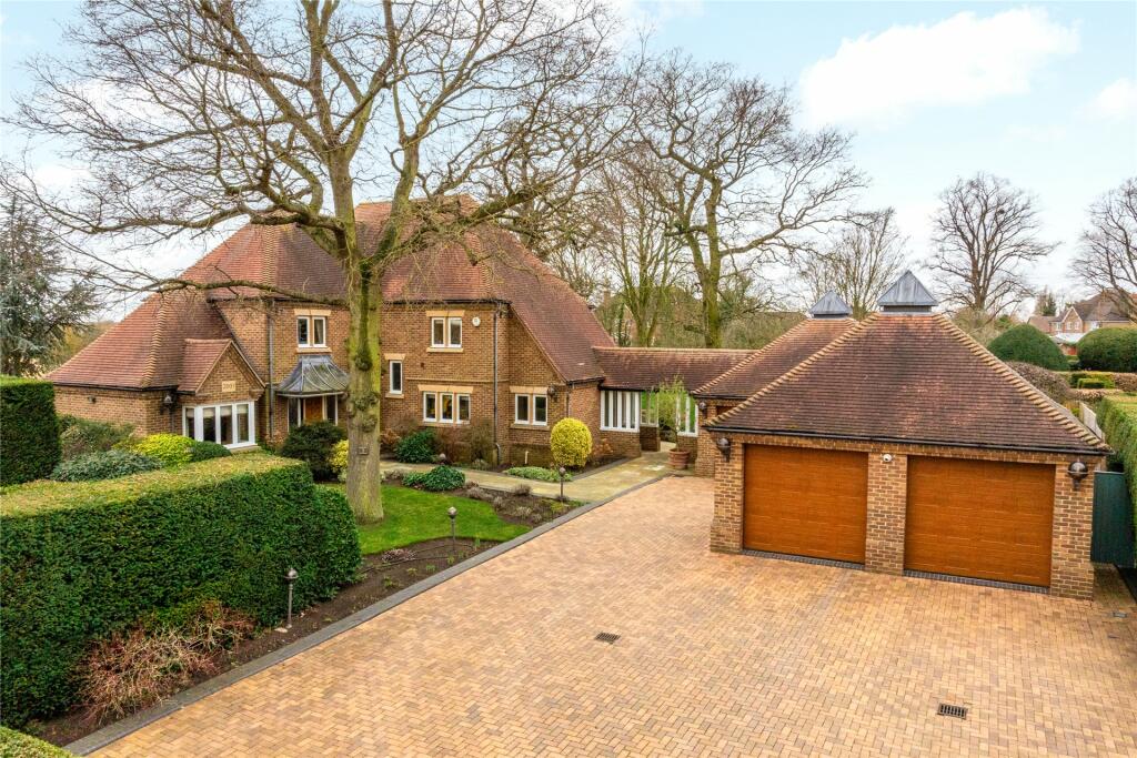 3 bedroom detached house for sale in Old Oaks Drive, Biddenham