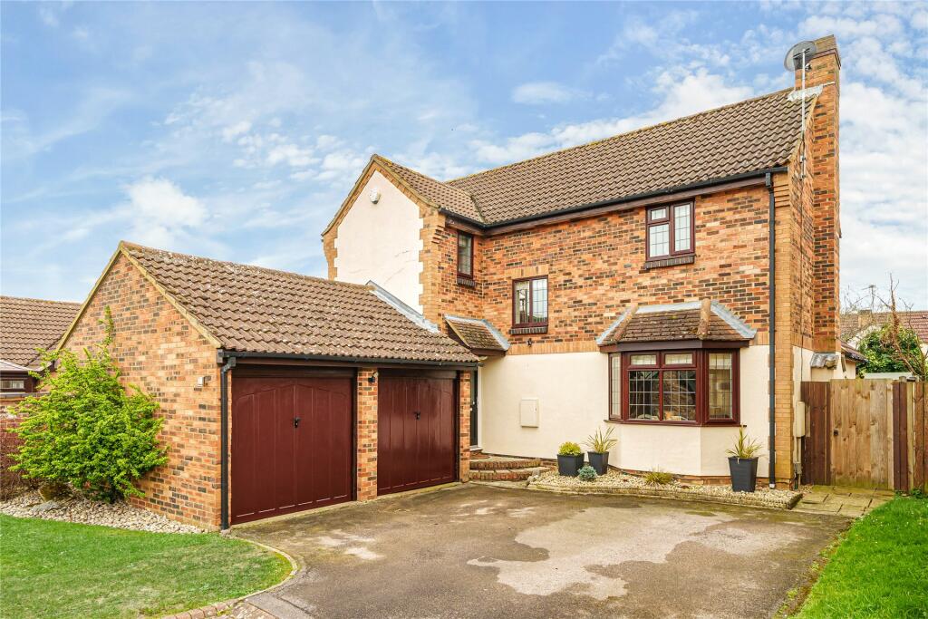 4 bedroom detached house for sale in Vicarage Lane, Wilstead