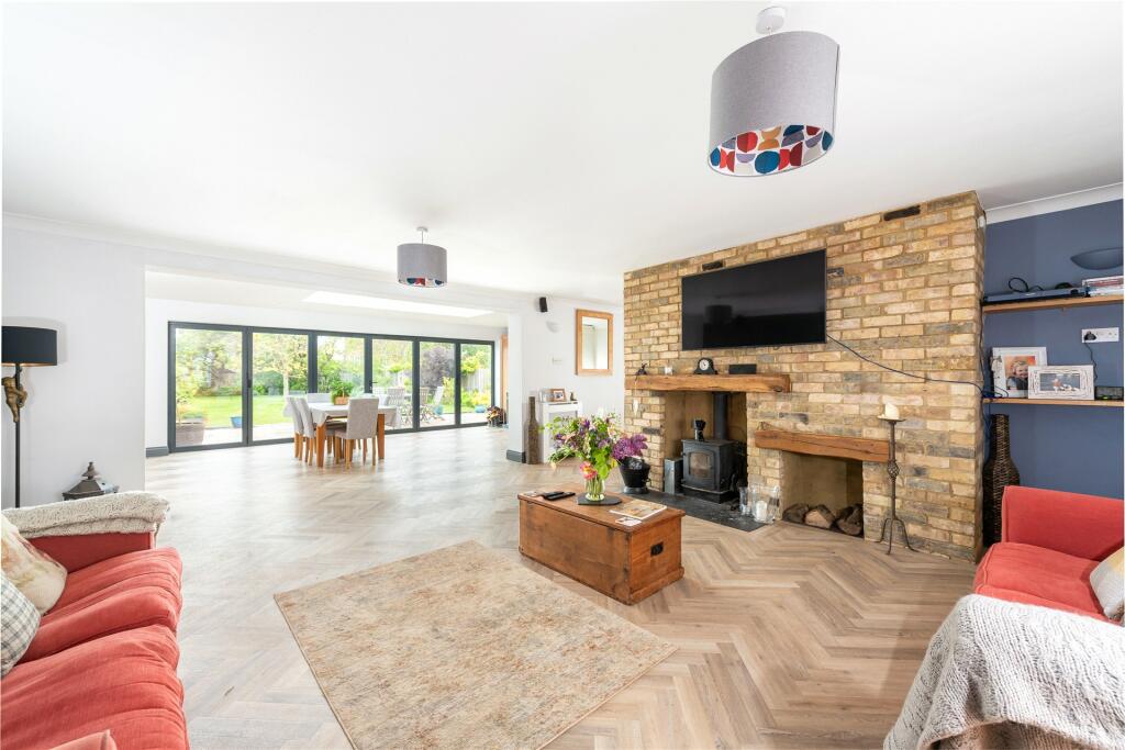 4 bedroom detached house for sale in Stagsden Road, Bromham