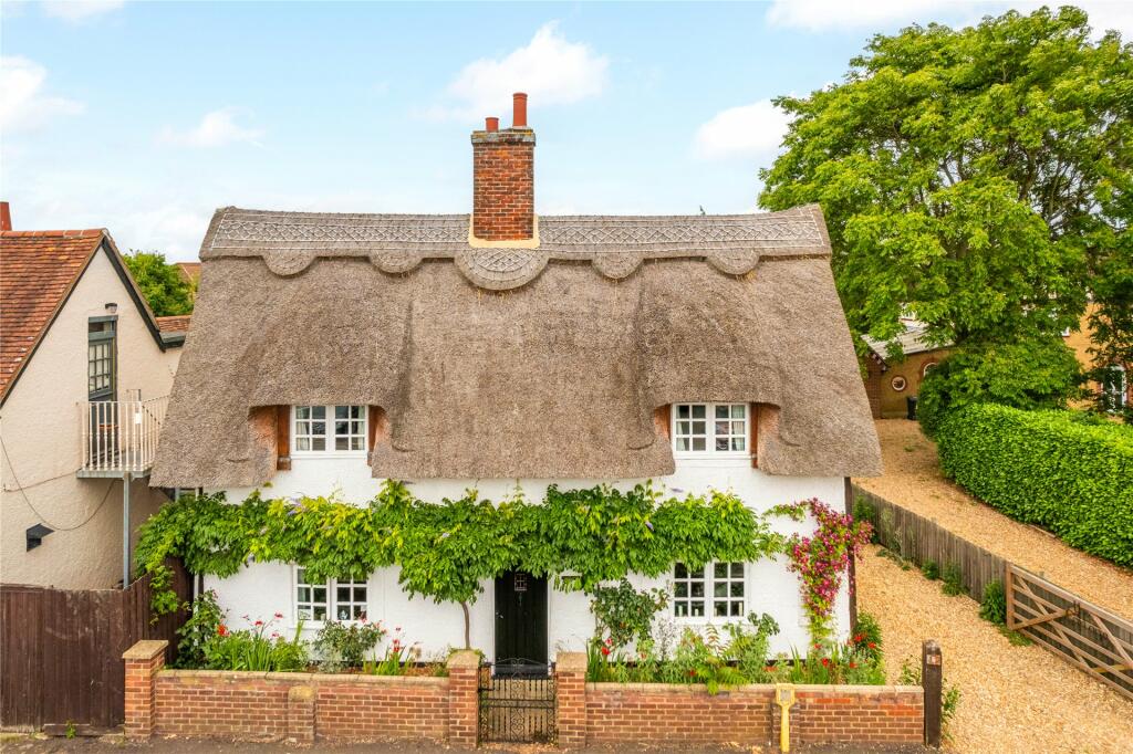 4 bedroom detached house for sale in Northill Road, Cople, Bedfordshire, MK44