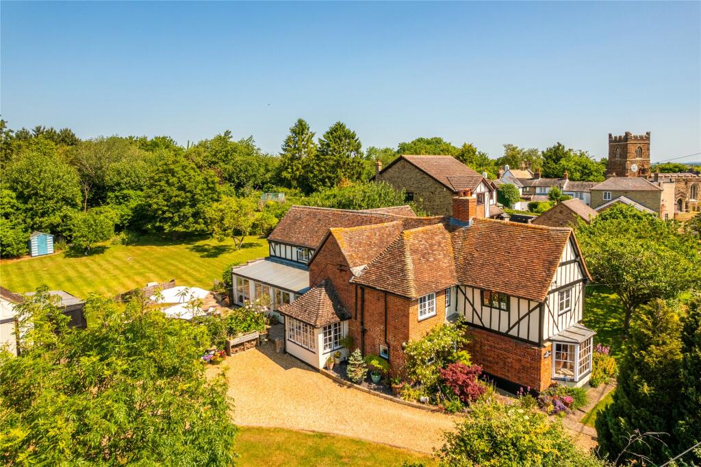 5 bedroom detached house for sale in High Street, Gravenhurst