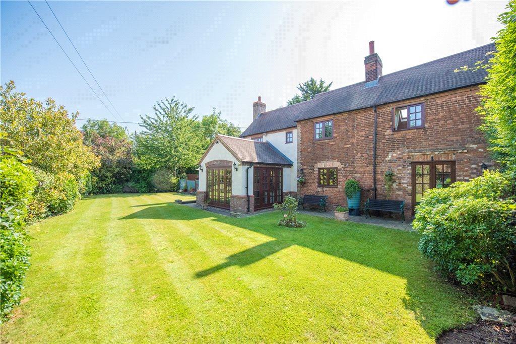 4 bedroom detached house for sale in How End Road, How End, Houghton