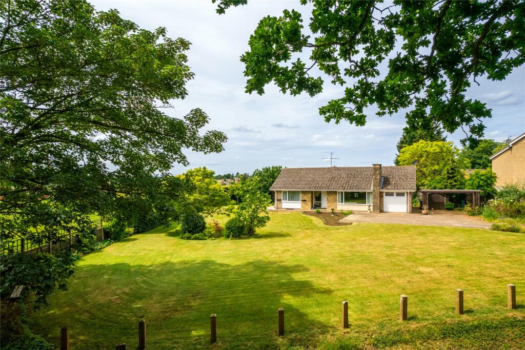 4 bedroom bungalow for sale in Green Lane, Clapham, Bedfordshire, MK41