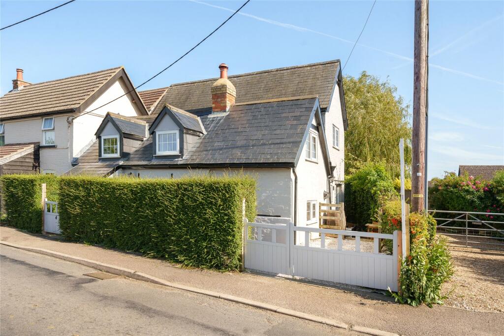 3 bedroom semidetached house for sale in Keysoe Road, Thurleigh, Bedfordshire, MK44