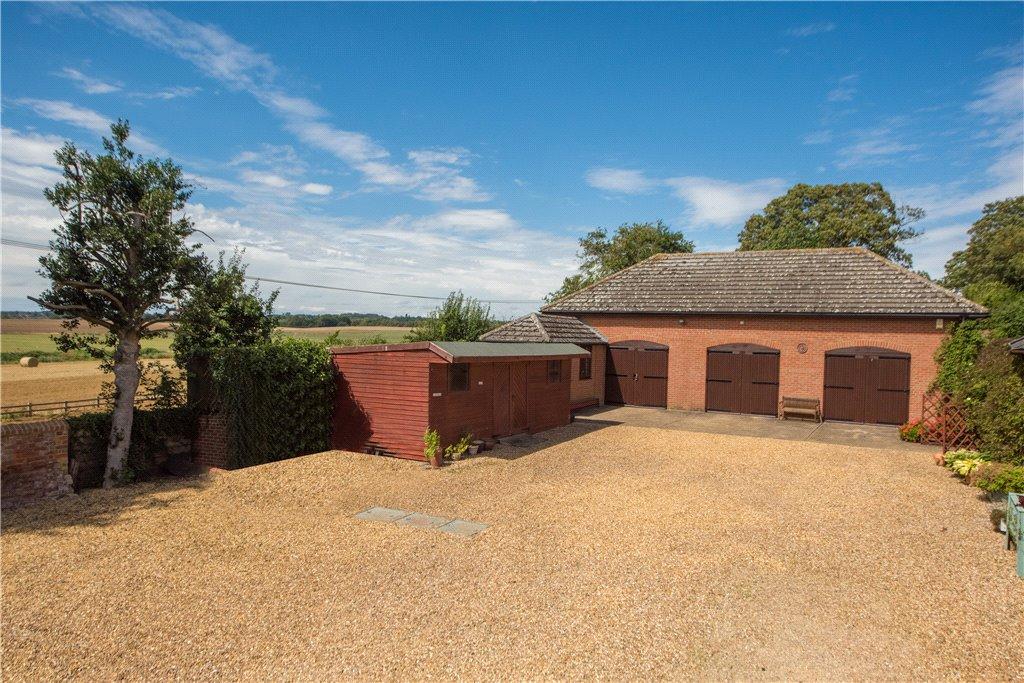 6 bedroom detached house for sale in Silsoe Road, Maulden, Bedfordshire