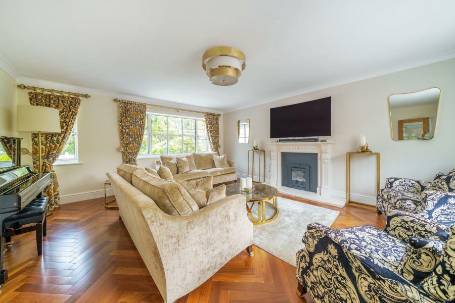 Knowle Grove, Virginia Water, GU25 4JD