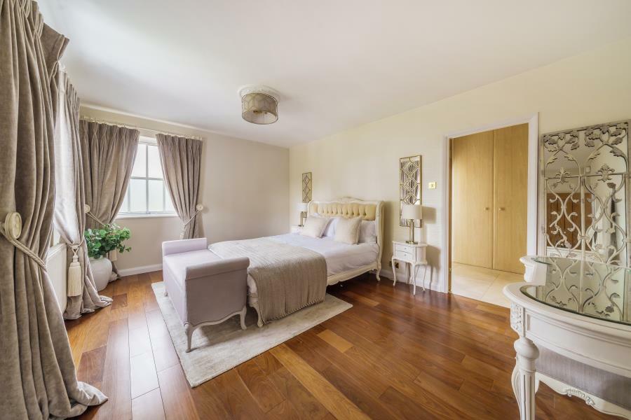 Knowle Grove, Virginia Water, GU25 4JD