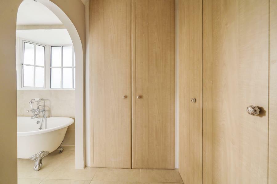 Knowle Grove, Virginia Water, GU25 4JD