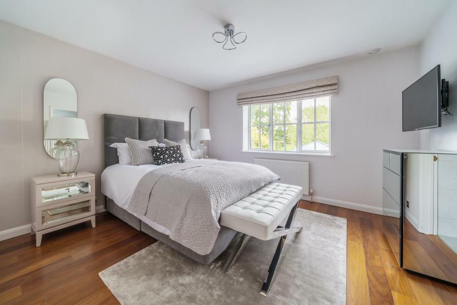 Knowle Grove, Virginia Water, GU25 4JD