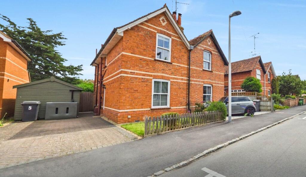 Main image of property: Meadowside Road, Pangbourne - walk to train station, shops, restaurants and pubs.