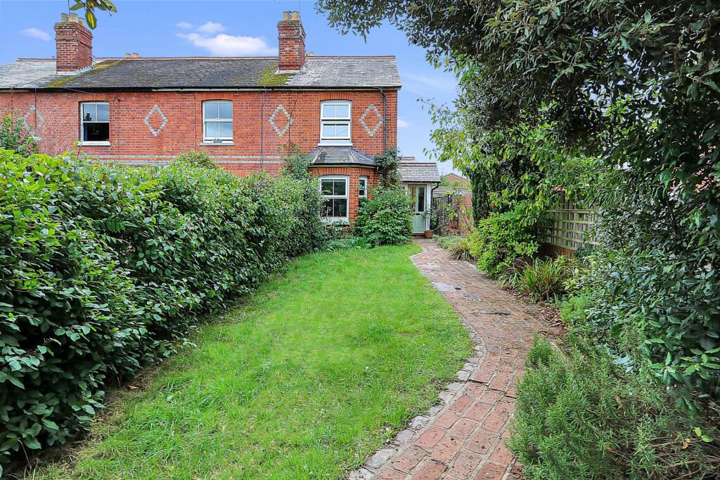 Main image of property: Pangbourne, Berkshire - Walk to shops,amenities &  train to London