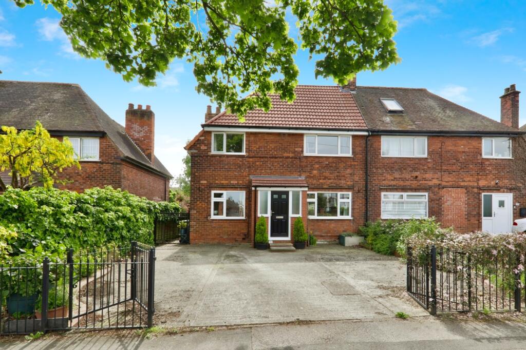 3 bedroom semidetached house for sale in Swanland Road, Hessle, HU13