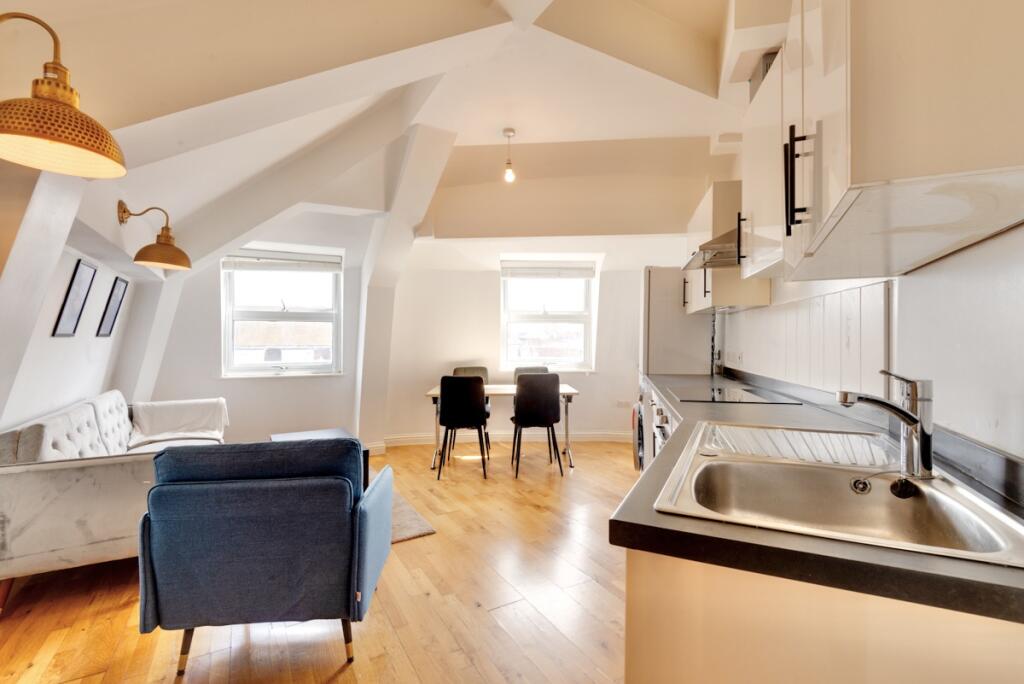 2 bedroom apartment for rent in High Street, SLOUGH, SL1