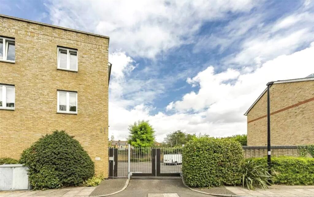 Main image of property: Milligan Street, London, E14