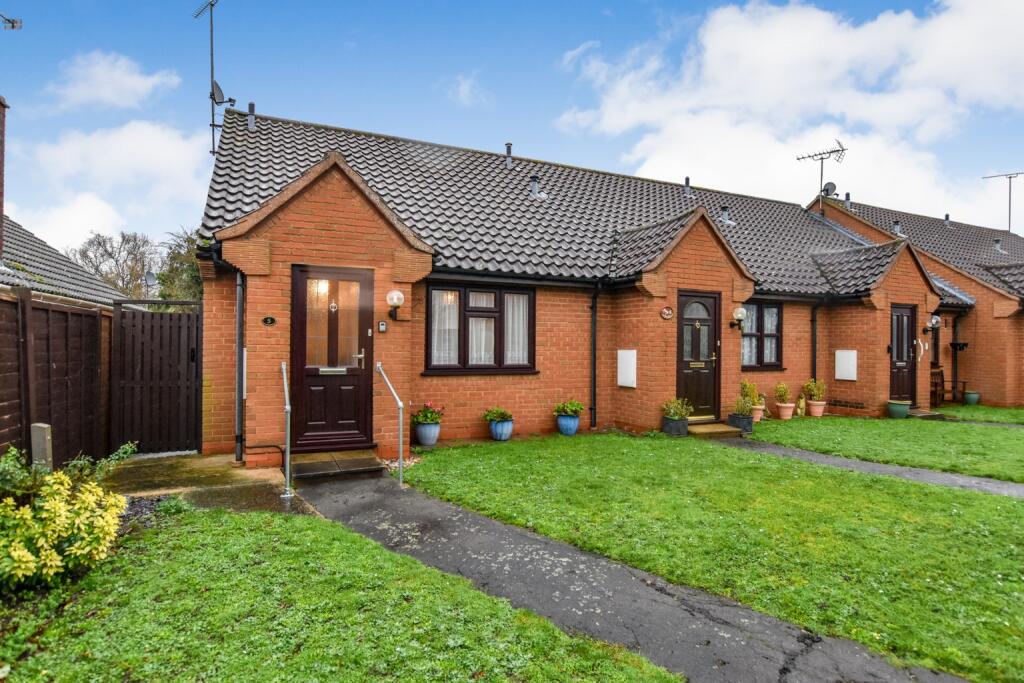 1 bedroom bungalow for sale in Crescent Court, Crescent Road, Heybridge