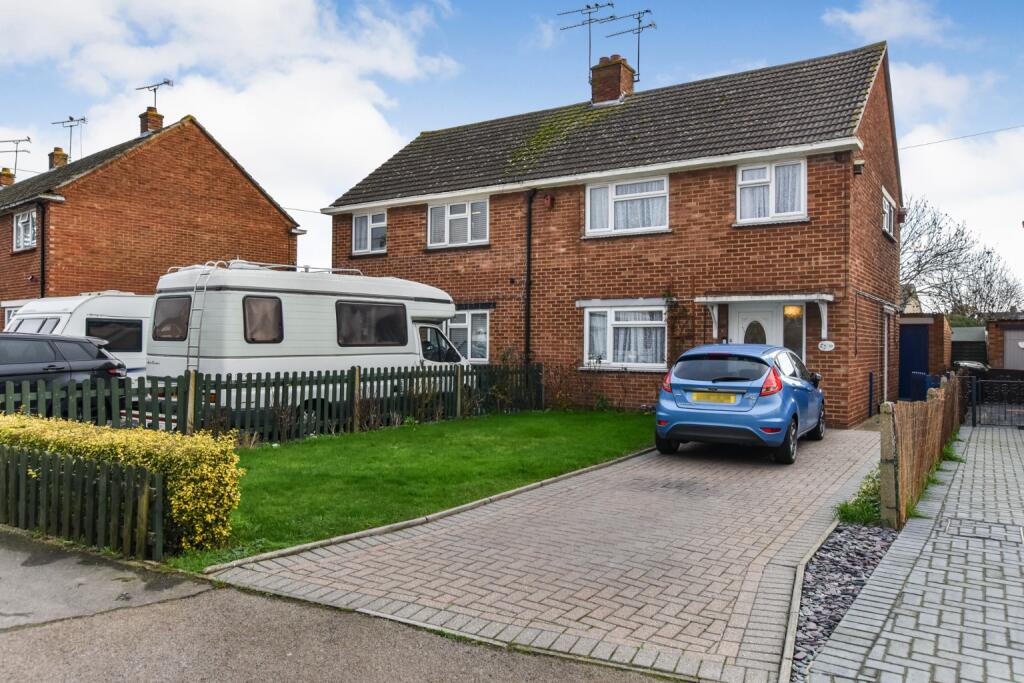 3 bedroom semidetached house for sale in Wood Road, Heybridge, CM9