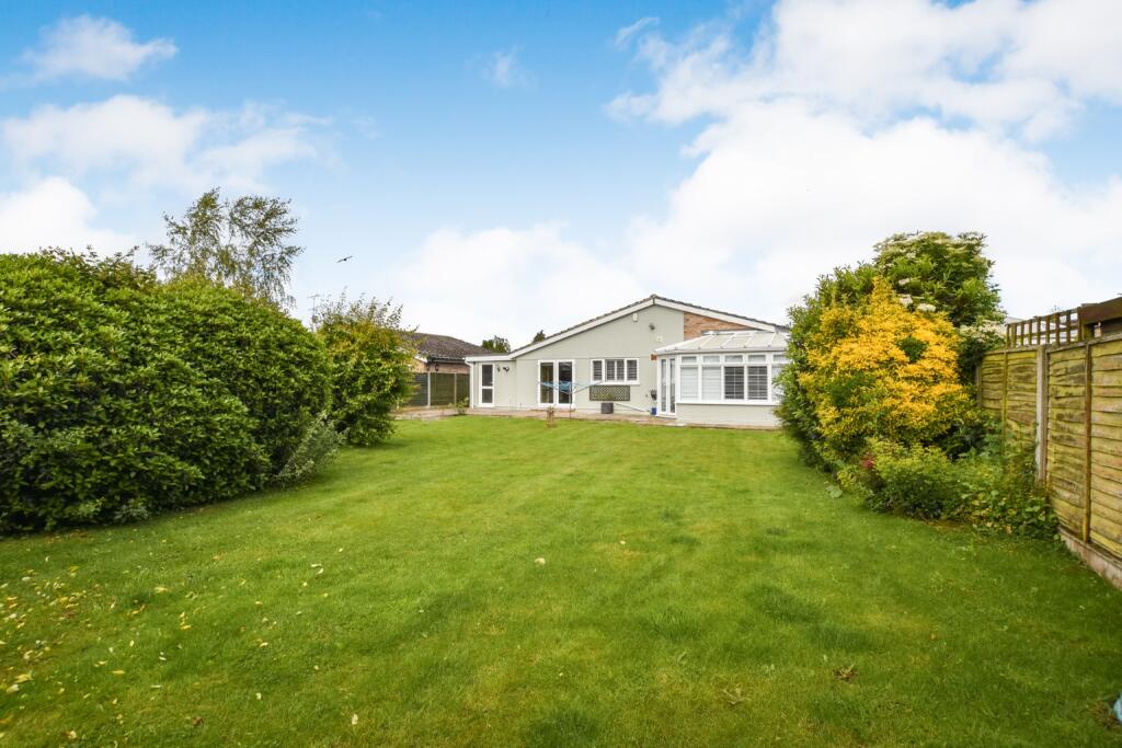 2 bedroom detached bungalow for sale in Leigh Drive, Wickham CM8