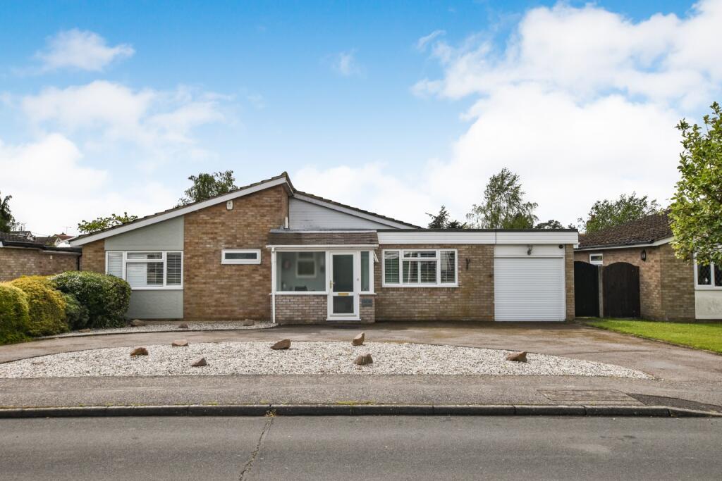 2 bedroom detached bungalow for sale in Leigh Drive, Wickham CM8