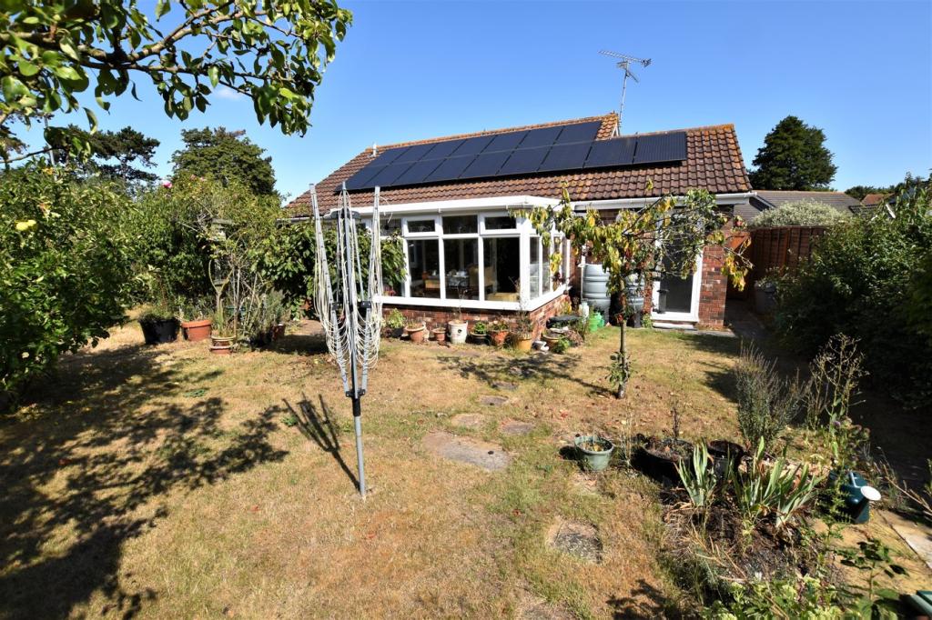 3 bedroom detached bungalow for sale in Kingston Chase, Heybridge