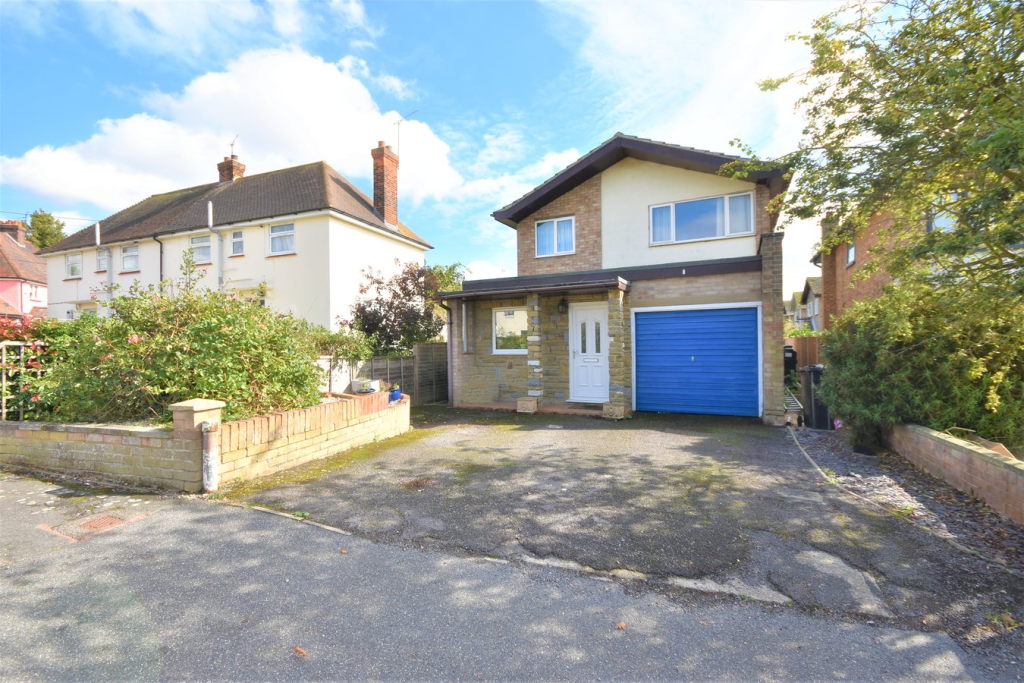 4 bedroom detached house for sale in Catchpole Lane, Great Totham