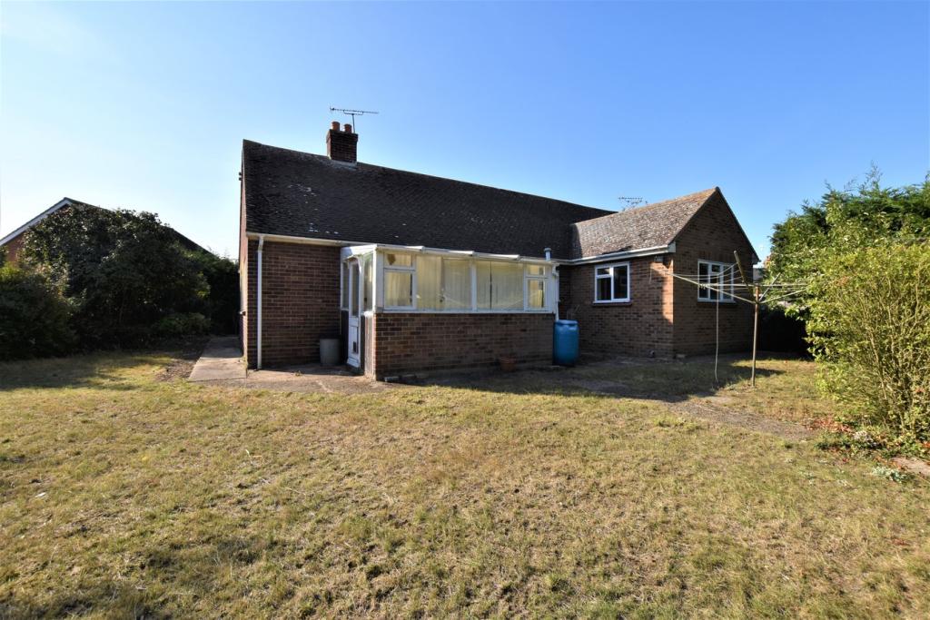 2 bedroom detached bungalow for sale in Basin Road, Heybridge Basin