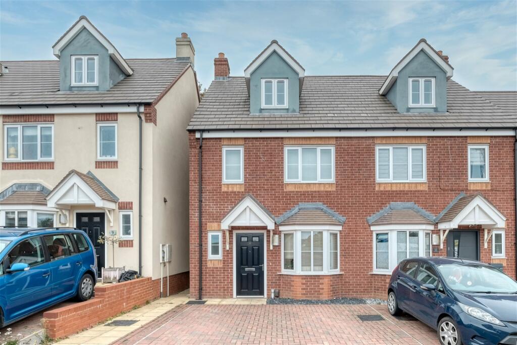 4 bedroom semidetached house for sale in Marton Close, Enfield