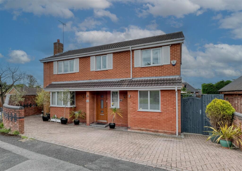 4 bedroom detached house for sale in Birchfield Road, heath