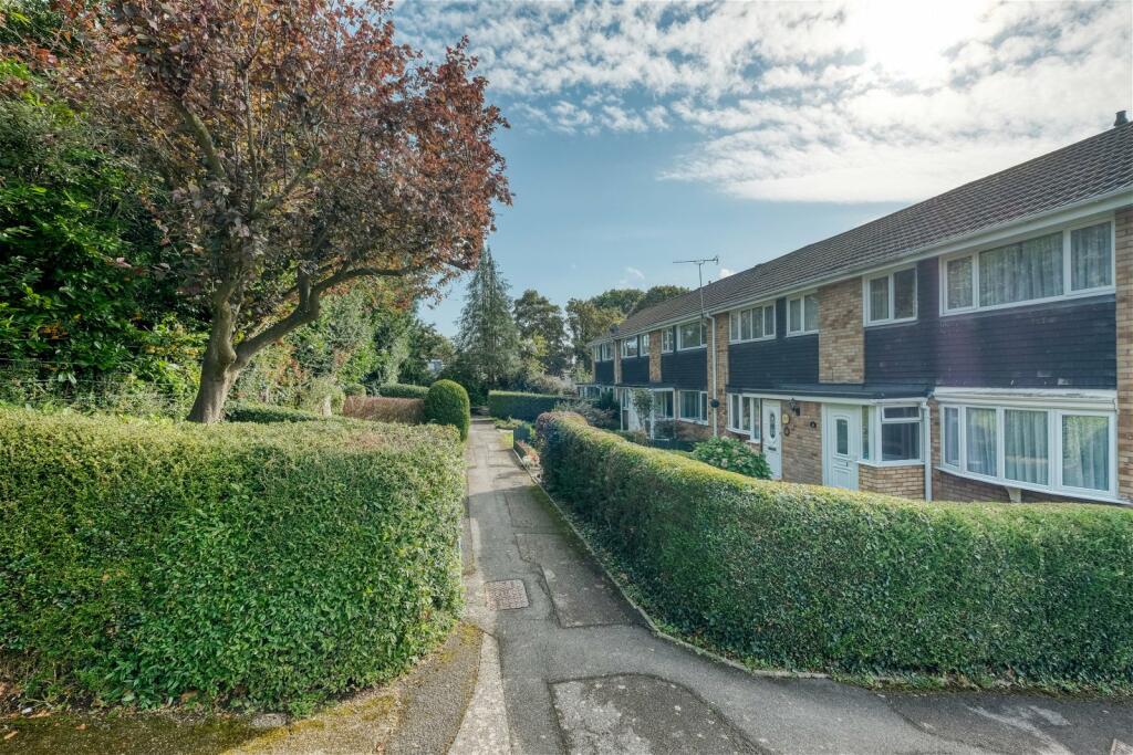 3 bedroom terraced house for sale in Tredington Close, Woodrow South