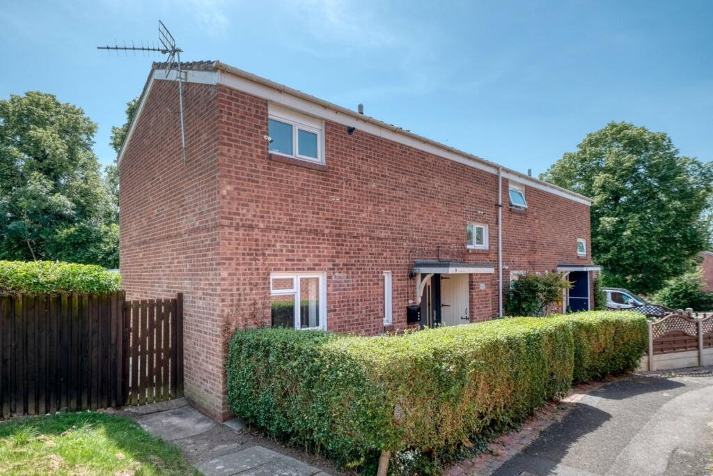 3 bedroom semidetached house for sale in Upton Close, Winyates East