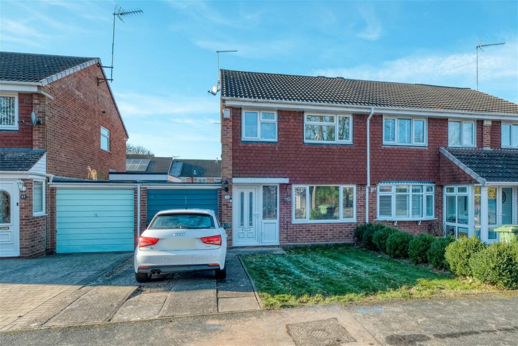 3 bedroom semidetached house for sale in Lindridge Close, Winyates