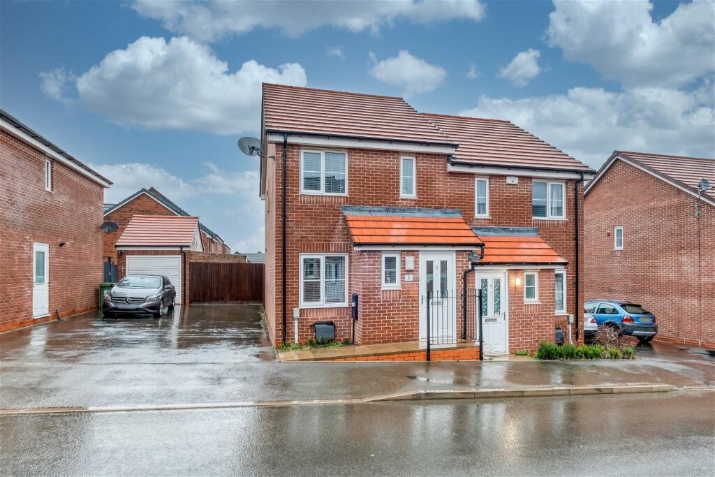 2 bedroom semidetached house for sale in Midhope Street, Brockhill