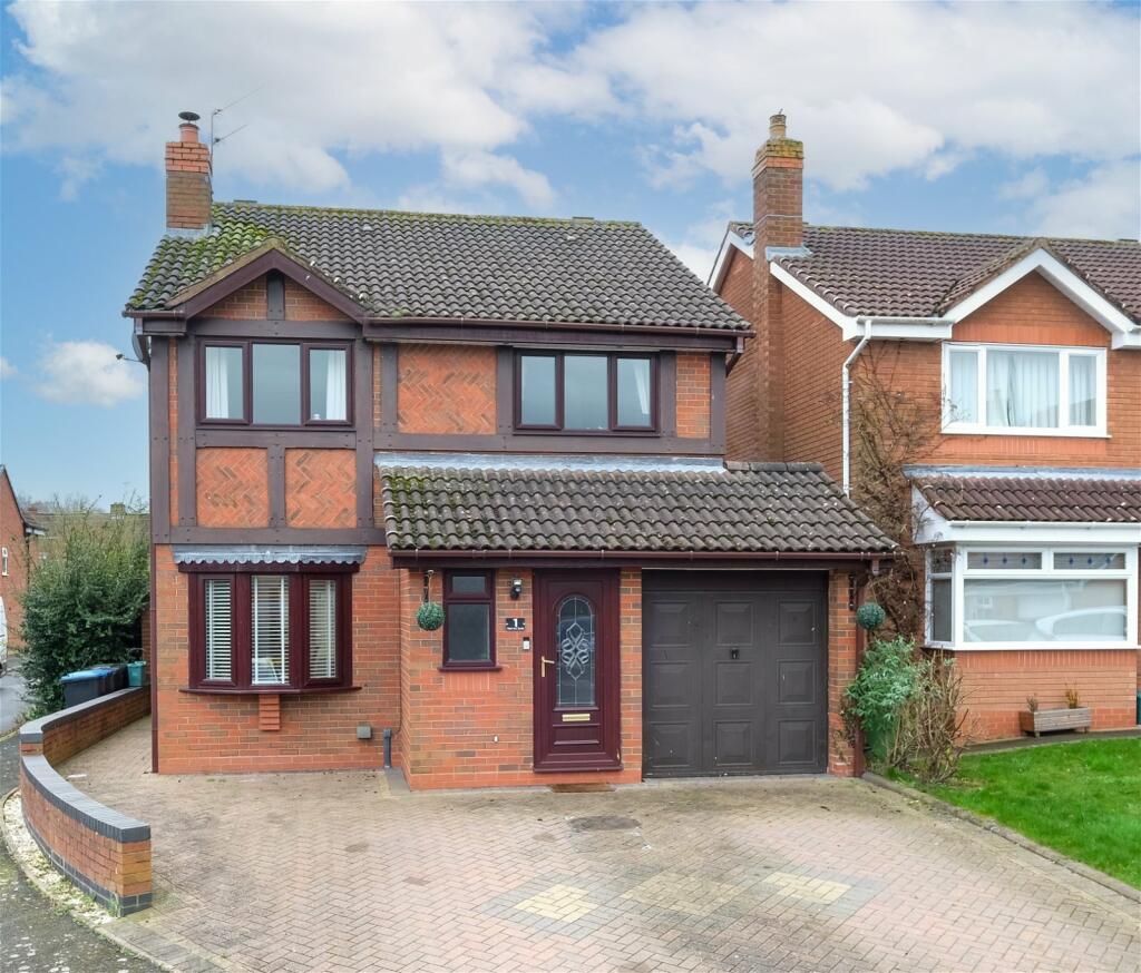 4 bedroom detached house for sale in Node Hill, Studley B80 7RN, B80