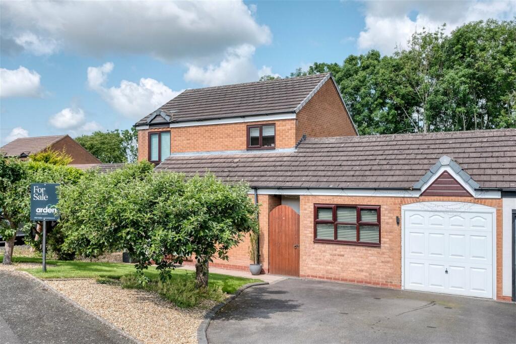 4 bedroom detached house for sale in Brookfield Close, Hunt End