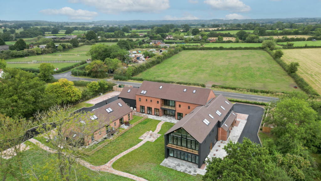 Additional property image - 3 Lion & Lamb Barns, Droitwich Road, Bradley Green B96 6RP