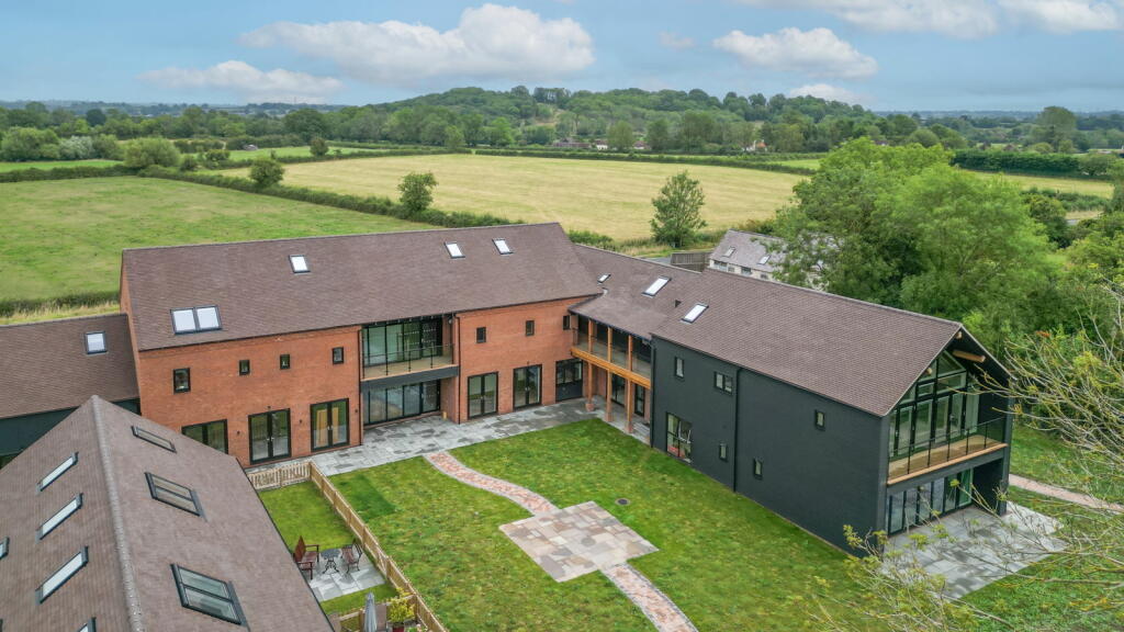 Additional property image - 3 Lion & Lamb Barns, Droitwich Road, Bradley Green B96 6RP