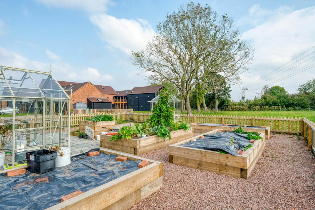 Additional property image - 3 Lion & Lamb Barns, Droitwich Road, Bradley Green B96 6RP
