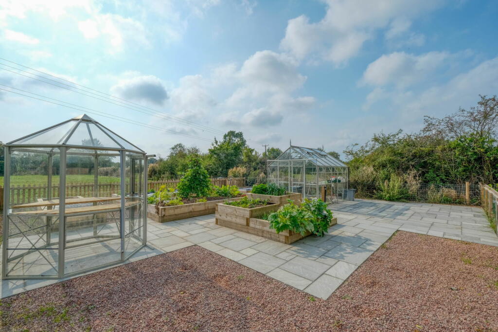 Additional property image - 3 Lion & Lamb Barns, Droitwich Road, Bradley Green B96 6RP