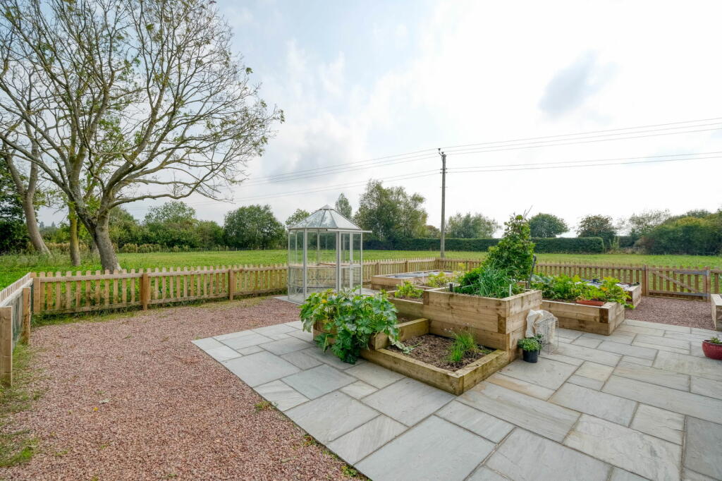 Additional property image - 3 Lion & Lamb Barns, Droitwich Road, Bradley Green B96 6RP