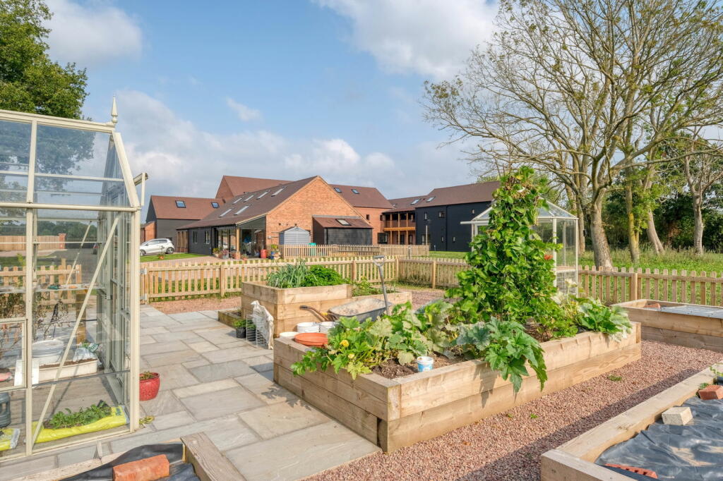 Additional property image - 3 Lion & Lamb Barns, Droitwich Road, Bradley Green B96 6RP