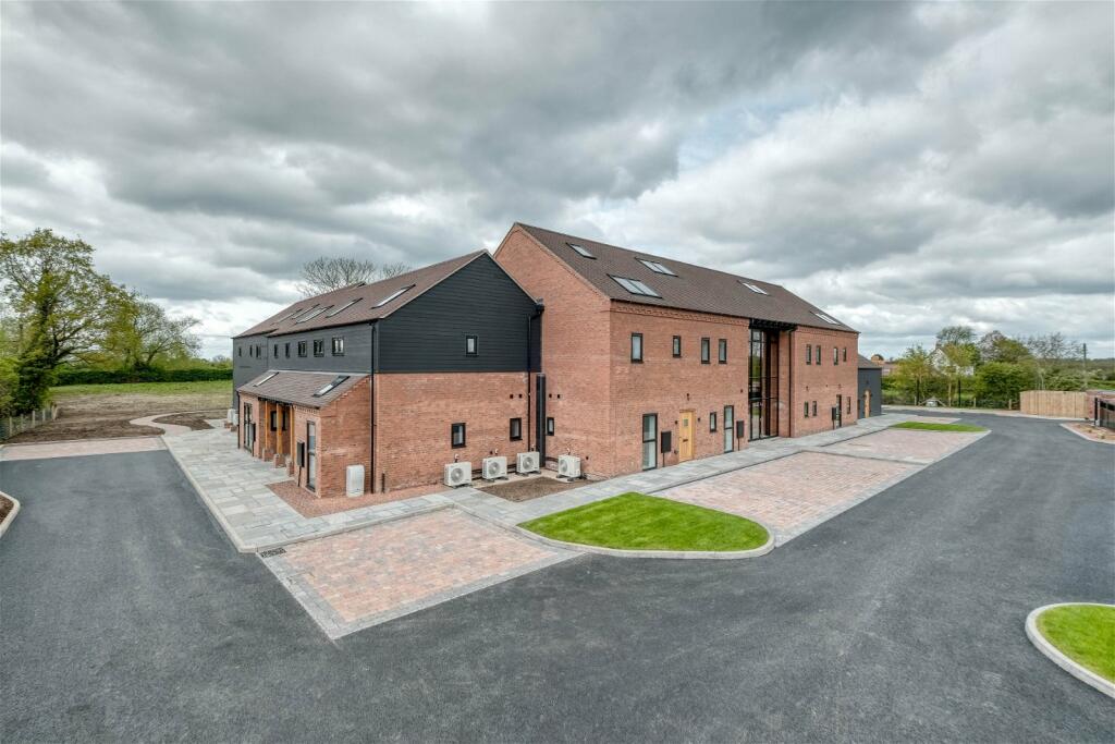 Additional property image - 4 Lion & Lamb Barns, Droitwich Road, Bradley Green B96 6RP