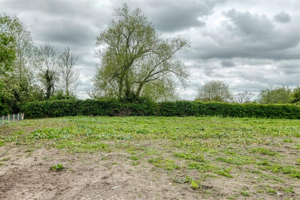 Additional property image - 4 Lion & Lamb Barns, Droitwich Road, Bradley Green B96 6RP