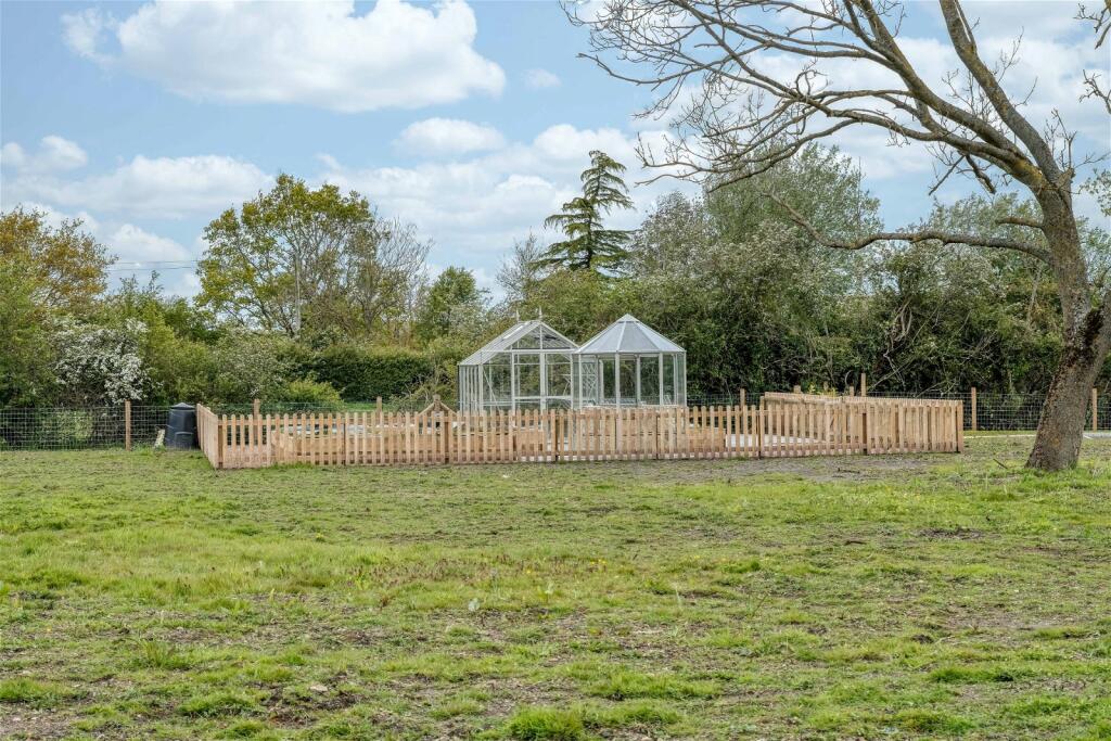 Additional property image - 4 Lion & Lamb Barns, Droitwich Road, Bradley Green B96 6RP