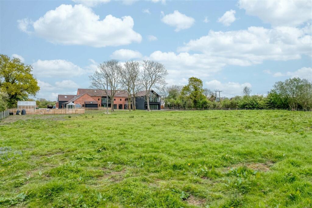 Additional property image - 4 Lion & Lamb Barns, Droitwich Road, Bradley Green B96 6RP