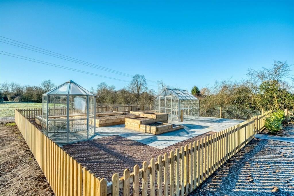 Additional property image - 4 Lion & Lamb Barns, Droitwich Road, Bradley Green B96 6RP