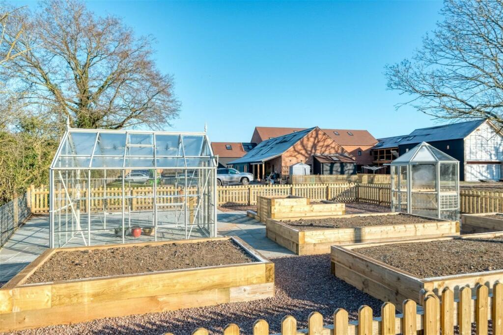 Additional property image - 4 Lion & Lamb Barns, Droitwich Road, Bradley Green B96 6RP
