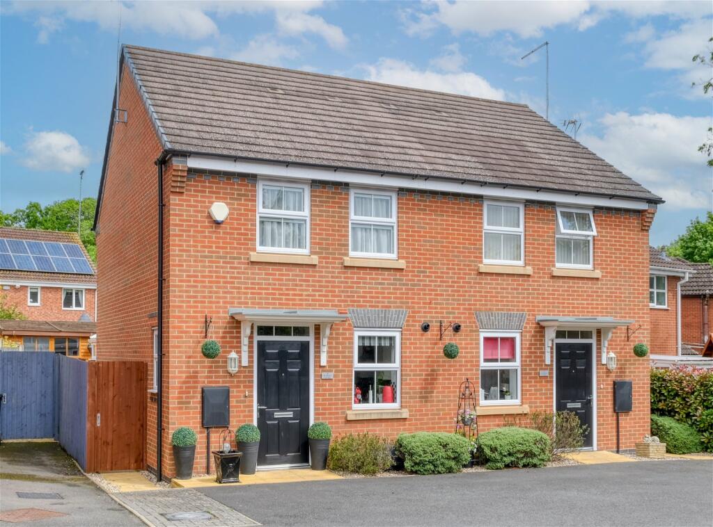2 bedroom semidetached house for sale in Harris Close, Greenlands