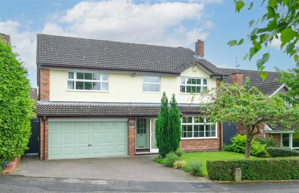 5 bedroom detached house for sale in Didcot Close, Hunt End, Redditch