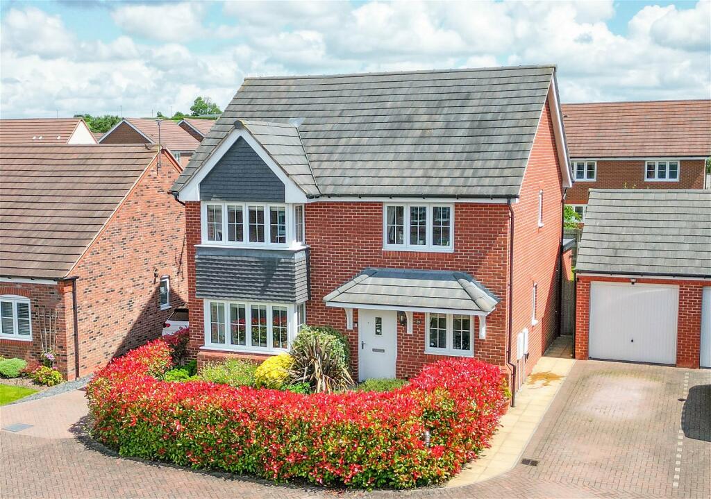 4 bedroom detached house for sale in Ross Crescent, Inkberrow
